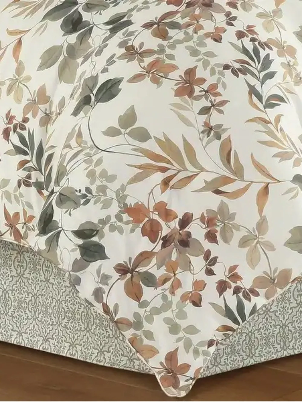 Royal Court Evergreen Comforter Set - Full. New